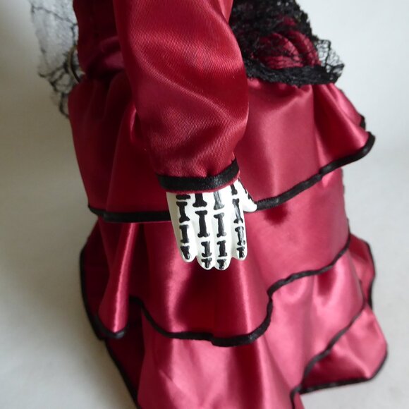 OOAK 16” GOTHIC DAY OF THE DEAD MUSIC BOX SPIDER DOLL PROP ODDITY - Picture 10 of 16